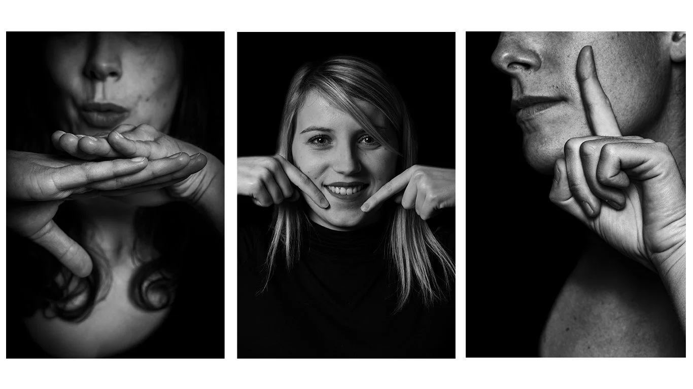 Trois portraits en noir et blanc montrant des personnes signant en langue des signes française, photographe pour particuliers en bourgogne, Photographe pour particulier dans l'Ain, Photographe mariage Bourgogne, Photographe mariage Franche-Comté