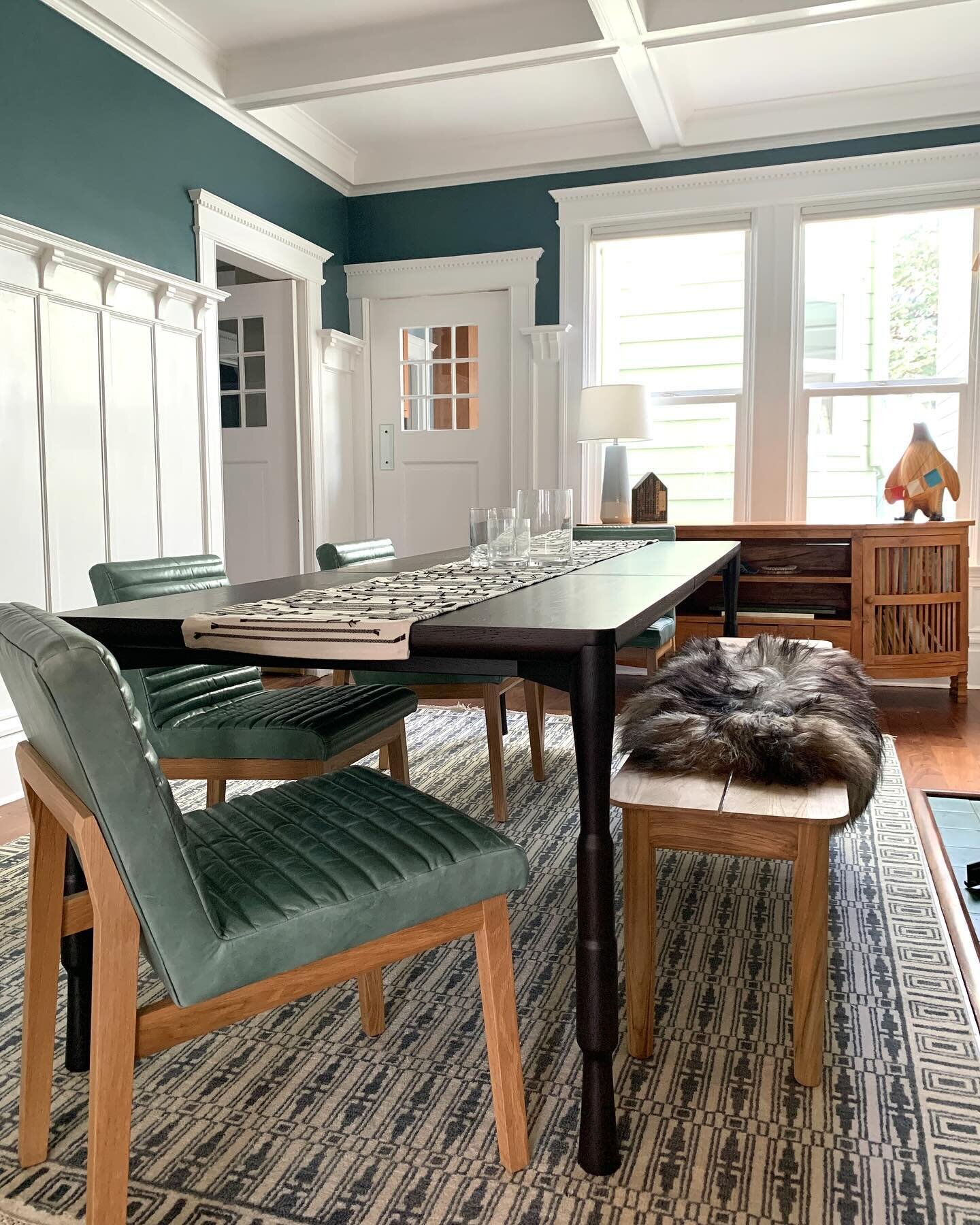 Almost dinner party ready at my WSB project! Still to come&hellip;. Custom window treatments and Chandelier.
Design by: @helloaehome #helloaehome #bayareainteriordesigner #interiordesign