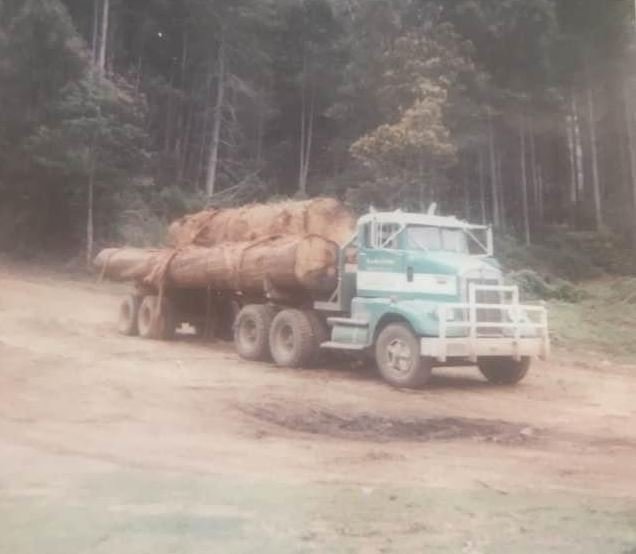 Pic 7- 1975 S Model Kenworth.JPG