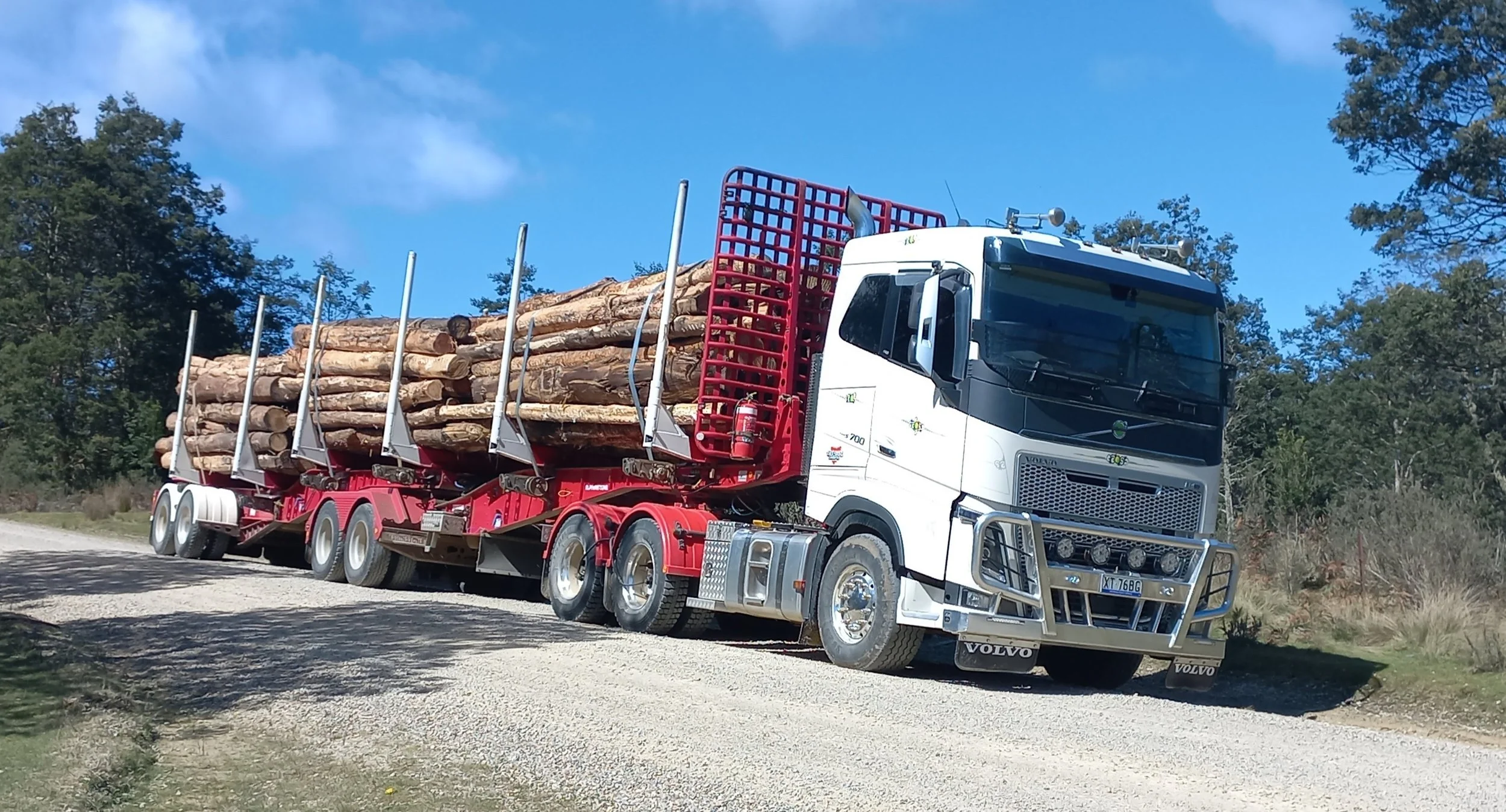 Toby's current truck FH16 Volvo fitted with Mini Bdouble (002).JPG