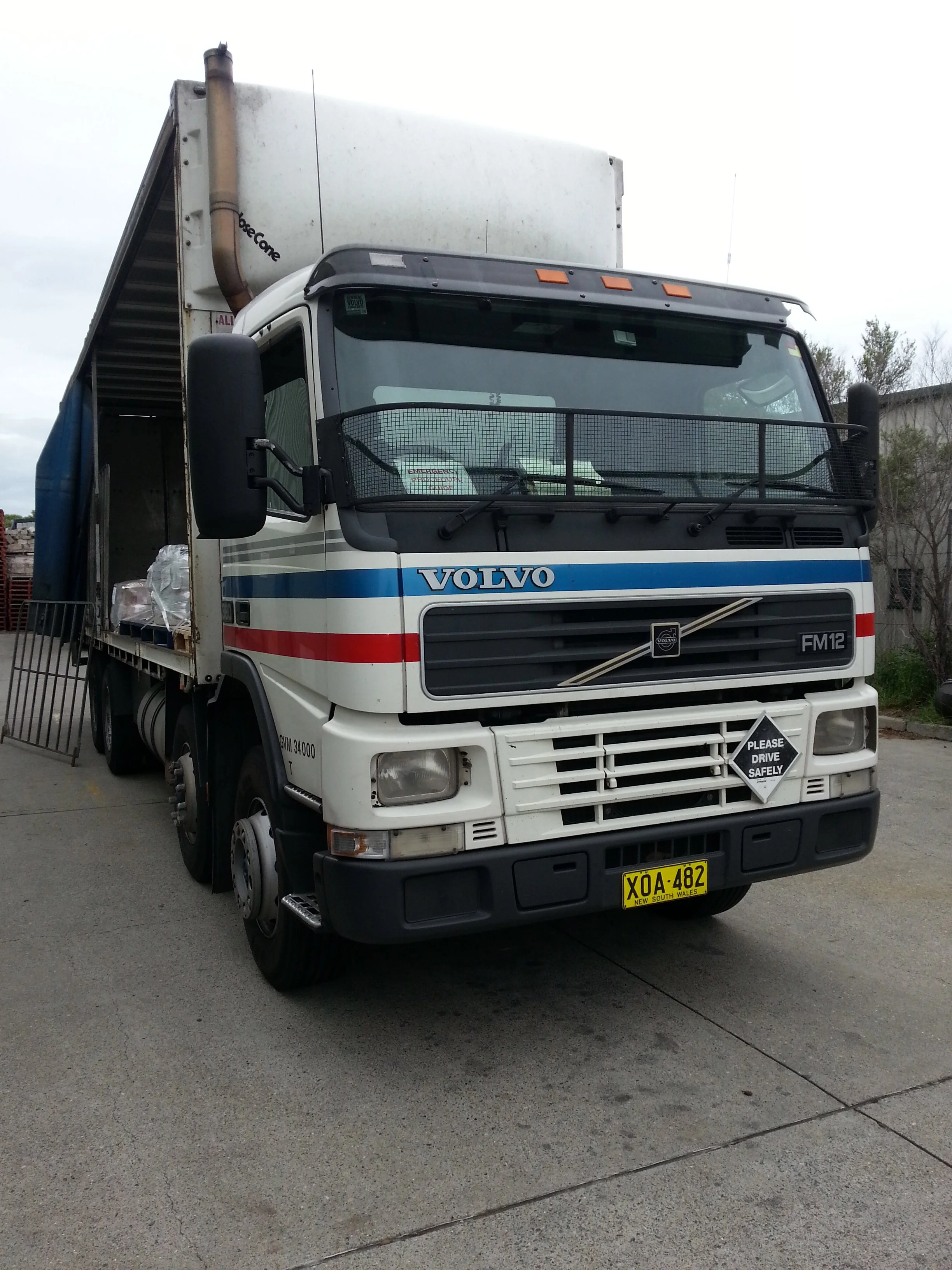 Twin Steer FM12 Volvo Rigid.jpg