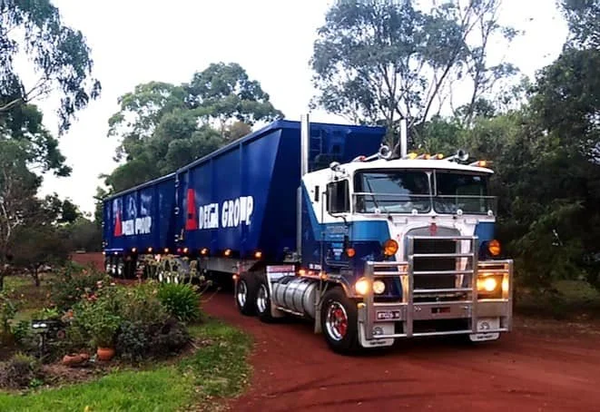 10 - Blue KW b double trailers.jpg