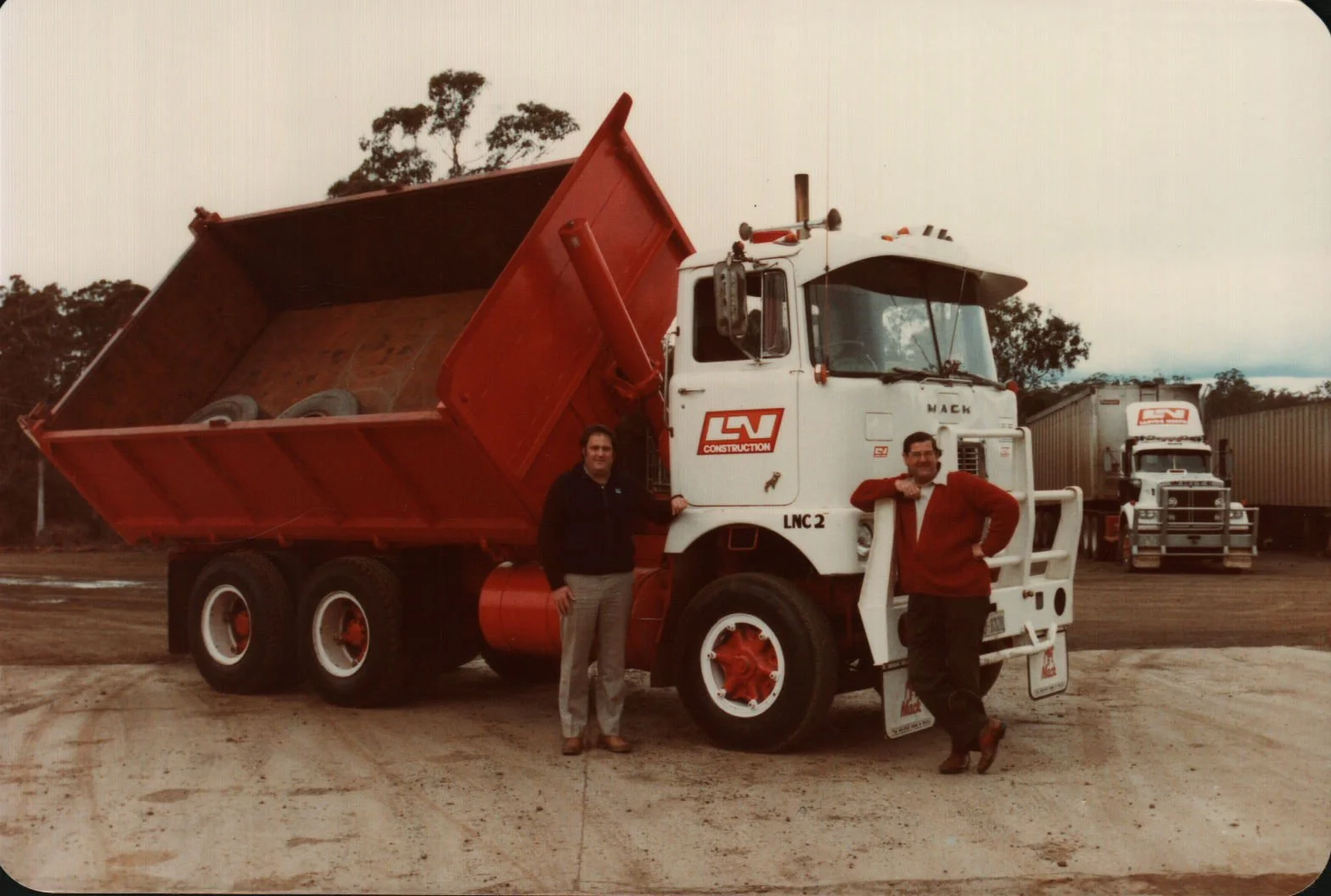 byron lloyds North - Tipper.JPG