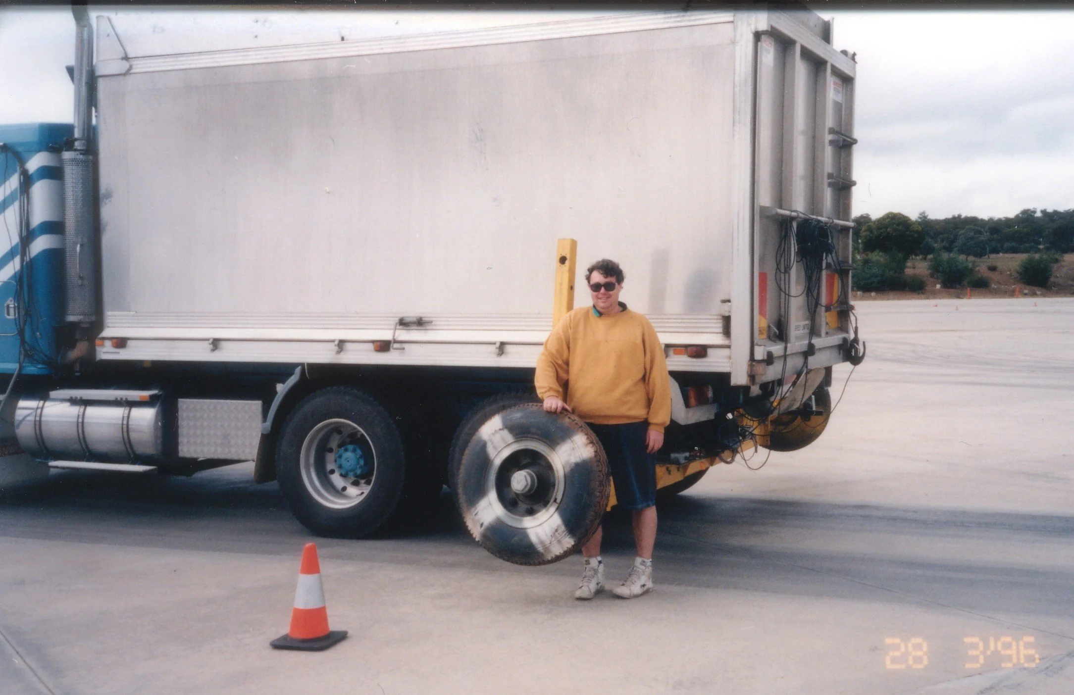 Les bruzsa Testing truck and dogs.jpg