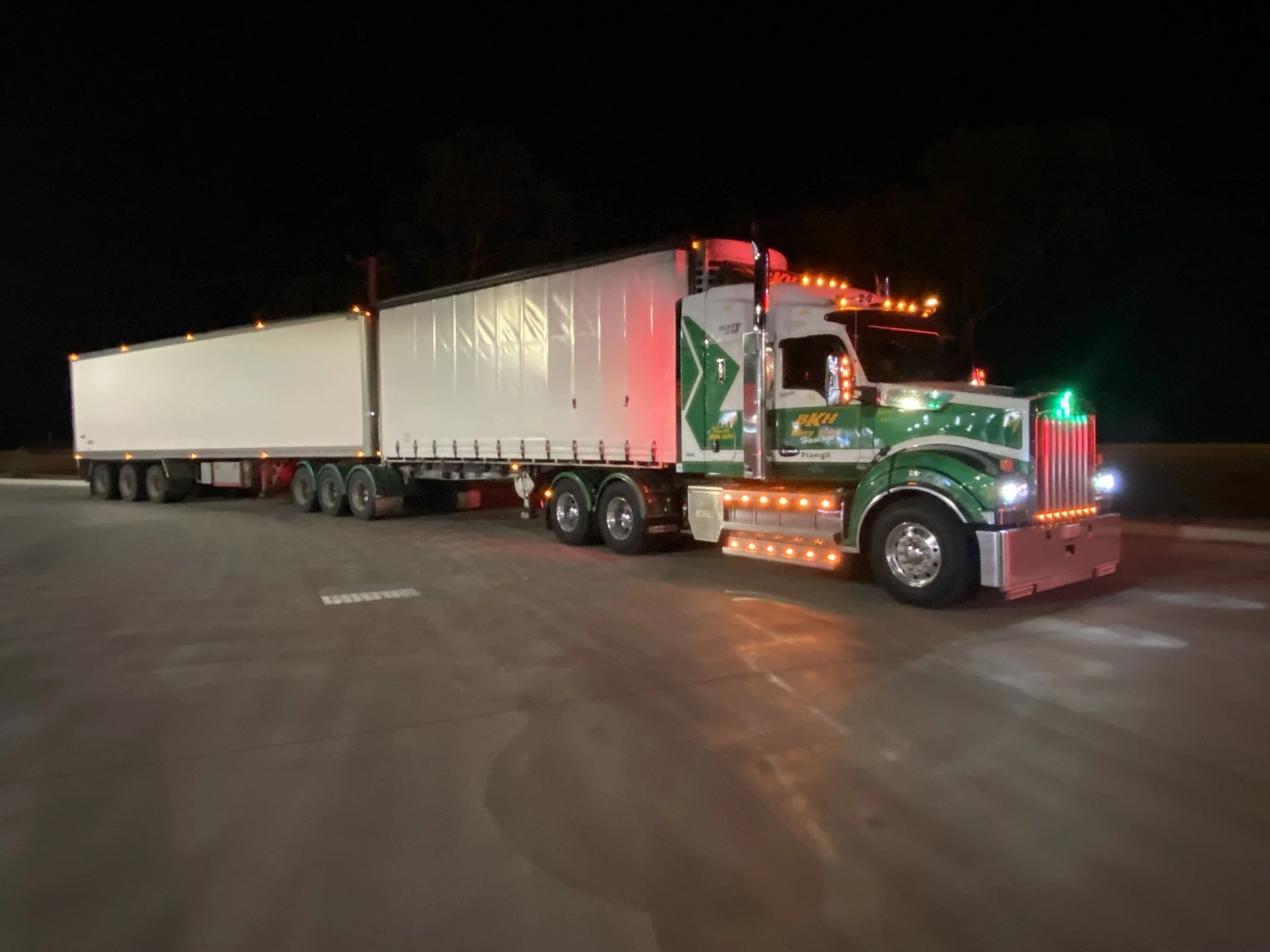barry knee 2021 Kenworth T410.jpg