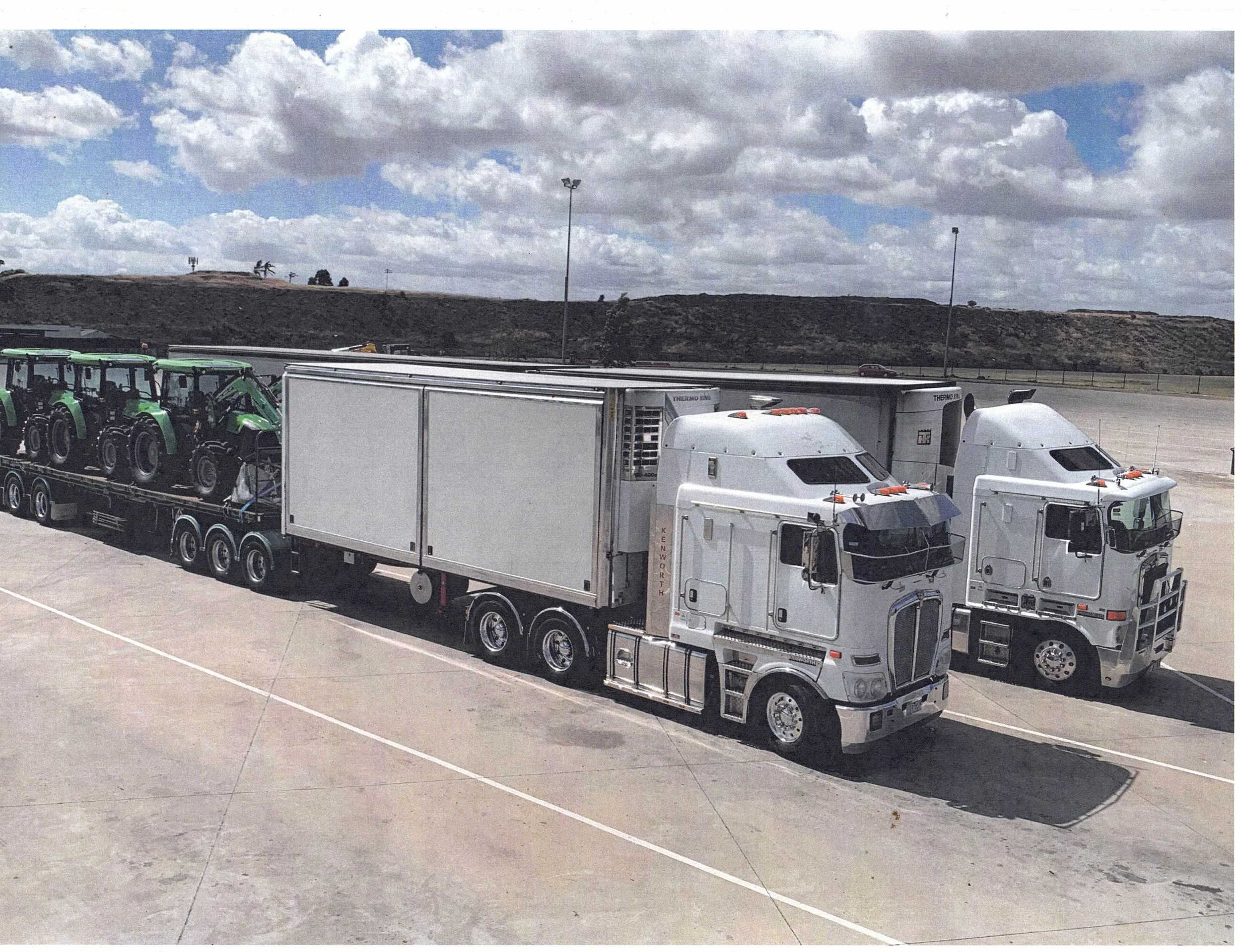 barry knee 2 x Kenworth K200.jpg