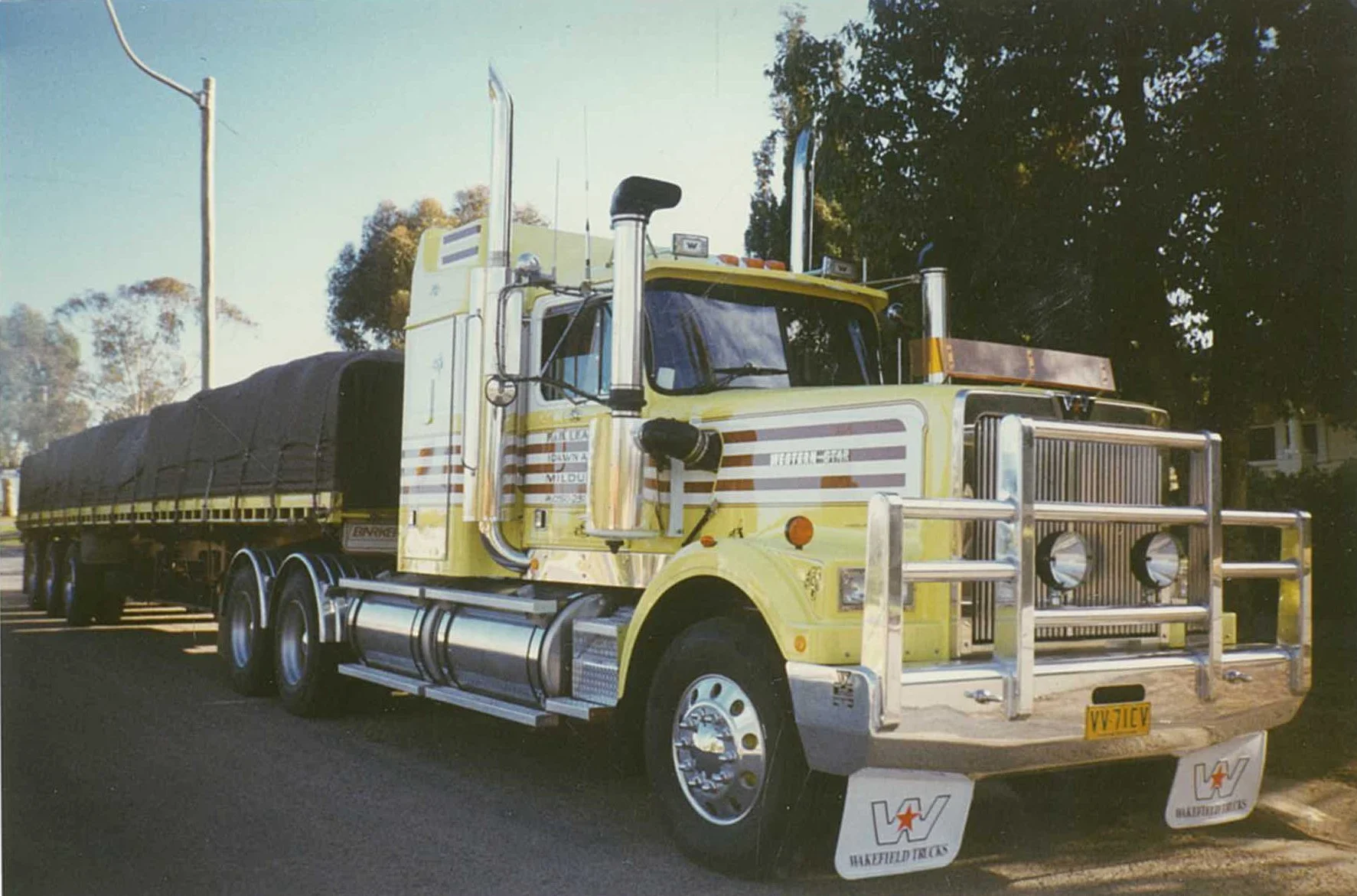 leach Franks first truck he bought was a Western Star Sherilee - photo taken early 90's in Balranald.jpg