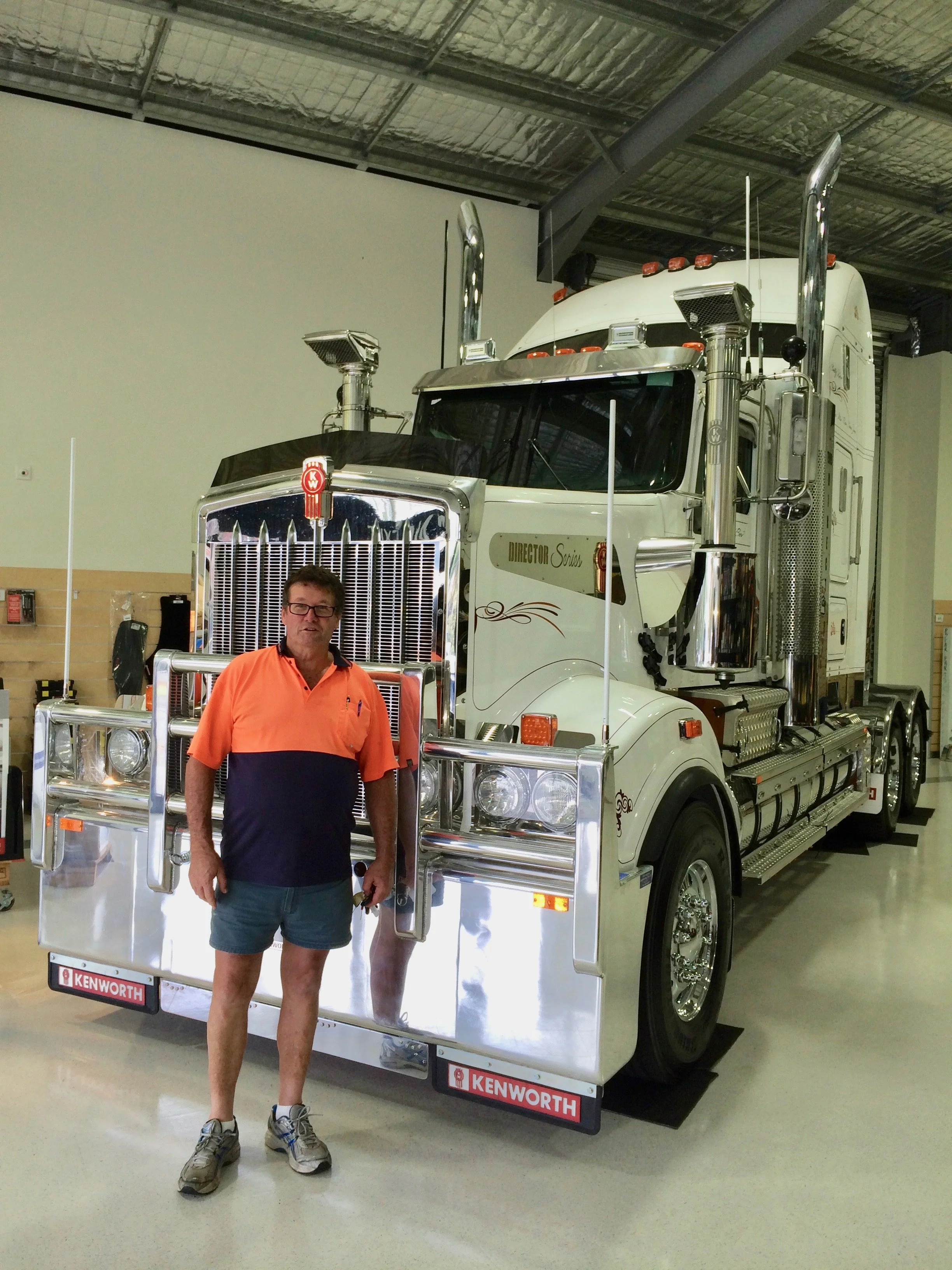 leach Franks pride and joy his Kenworth T909 Director Series on display at Mildura Truck centre- photo taken April 2014.jpg