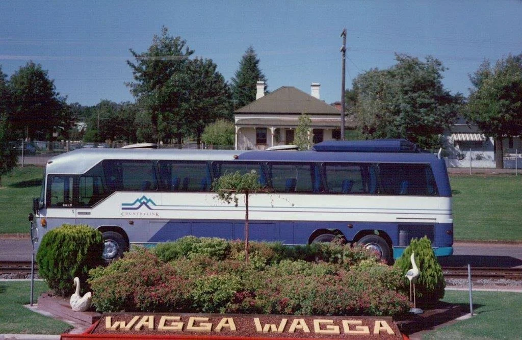 Brian purtill  K112 Scania in Countrylink Livery 1991.jpg