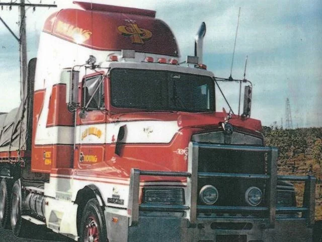 MOLLOY_ John (Jack) - Kenworth Anteater - 1989 (Last 2 new trucks purcha....jpg