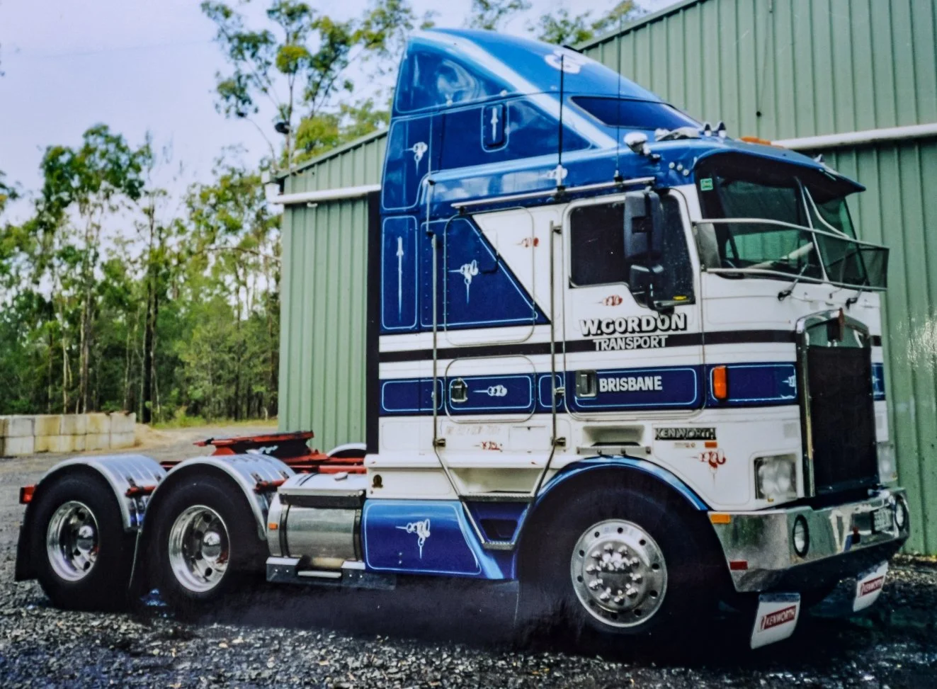 GORDON WilliamAerodyne Kenworth cab Over.jpg