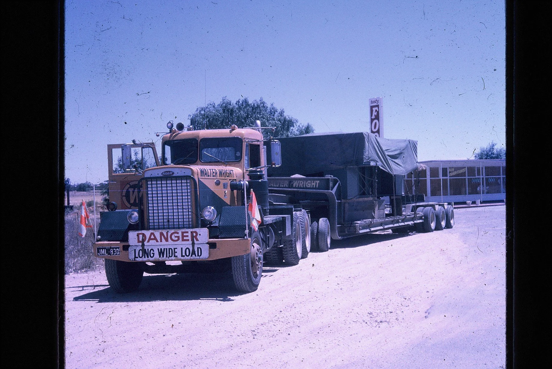 Noel Bunworth1973 Peterbuilt Adelaide to Geelong Car Press.jpg