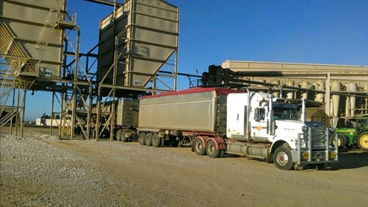 GORDON L Lindsay's Truck.jpg