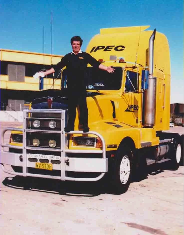 TEGGINSPhilFreightlinerIpecYellowwithPhilonbullbar.jpg