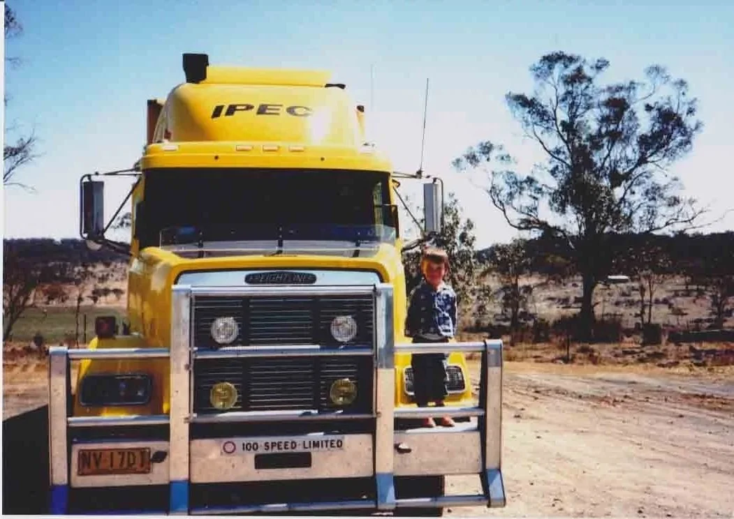 TEGGINSPhilFreightlinerIpecYellowwithboyonBullbar.jpg