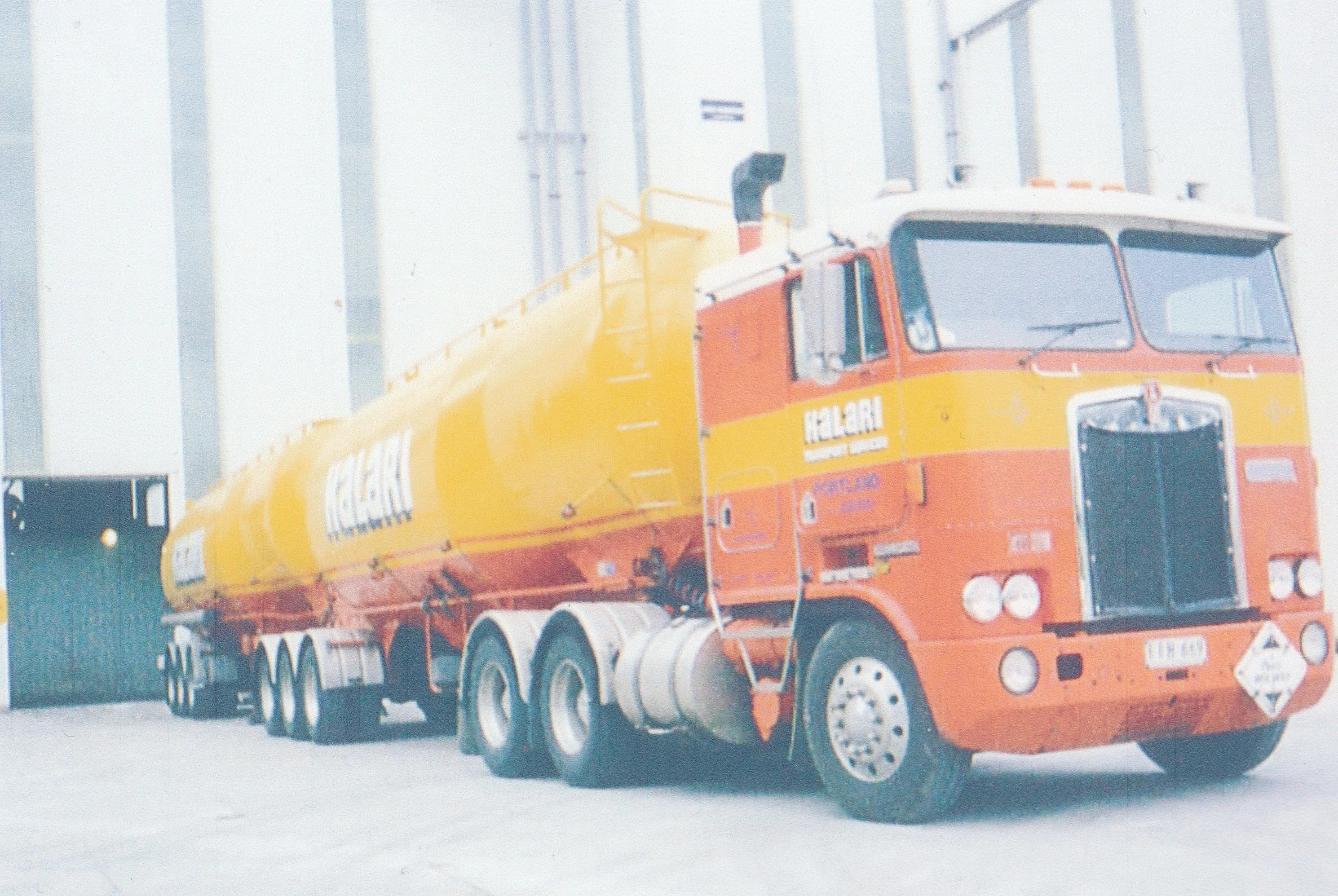 TEVELEIN B_Kalari Flour Tanker Albury Vic.jpg