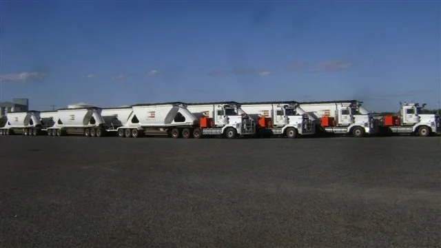 wallace glen Bis-trucks.JPG