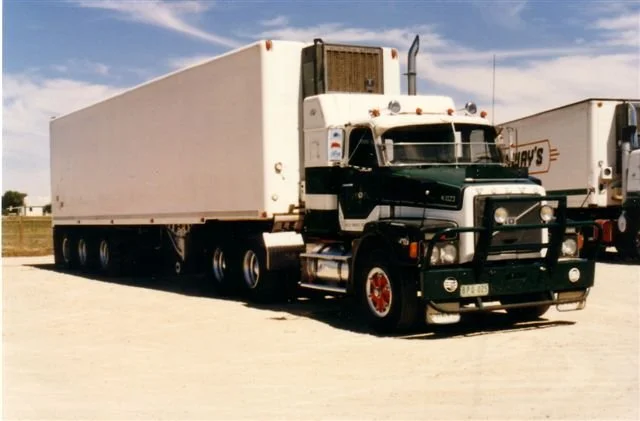 wallace glen Volvo N10..JPG