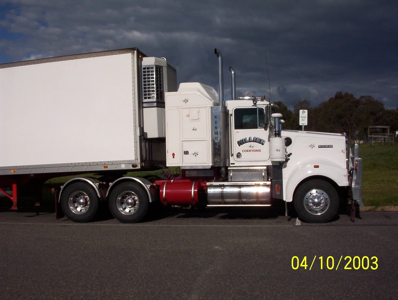 hillier j 950Kenworth heading to Melbourne.JPG