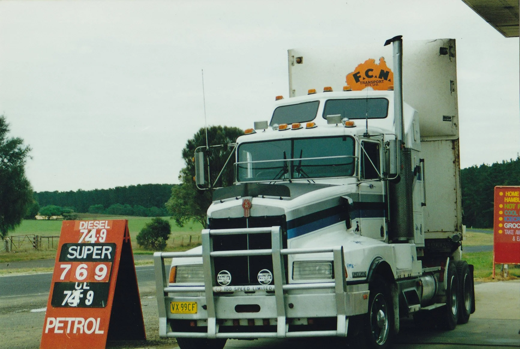jeffery gGordys first truck a 1988 T600 KW.jpg
