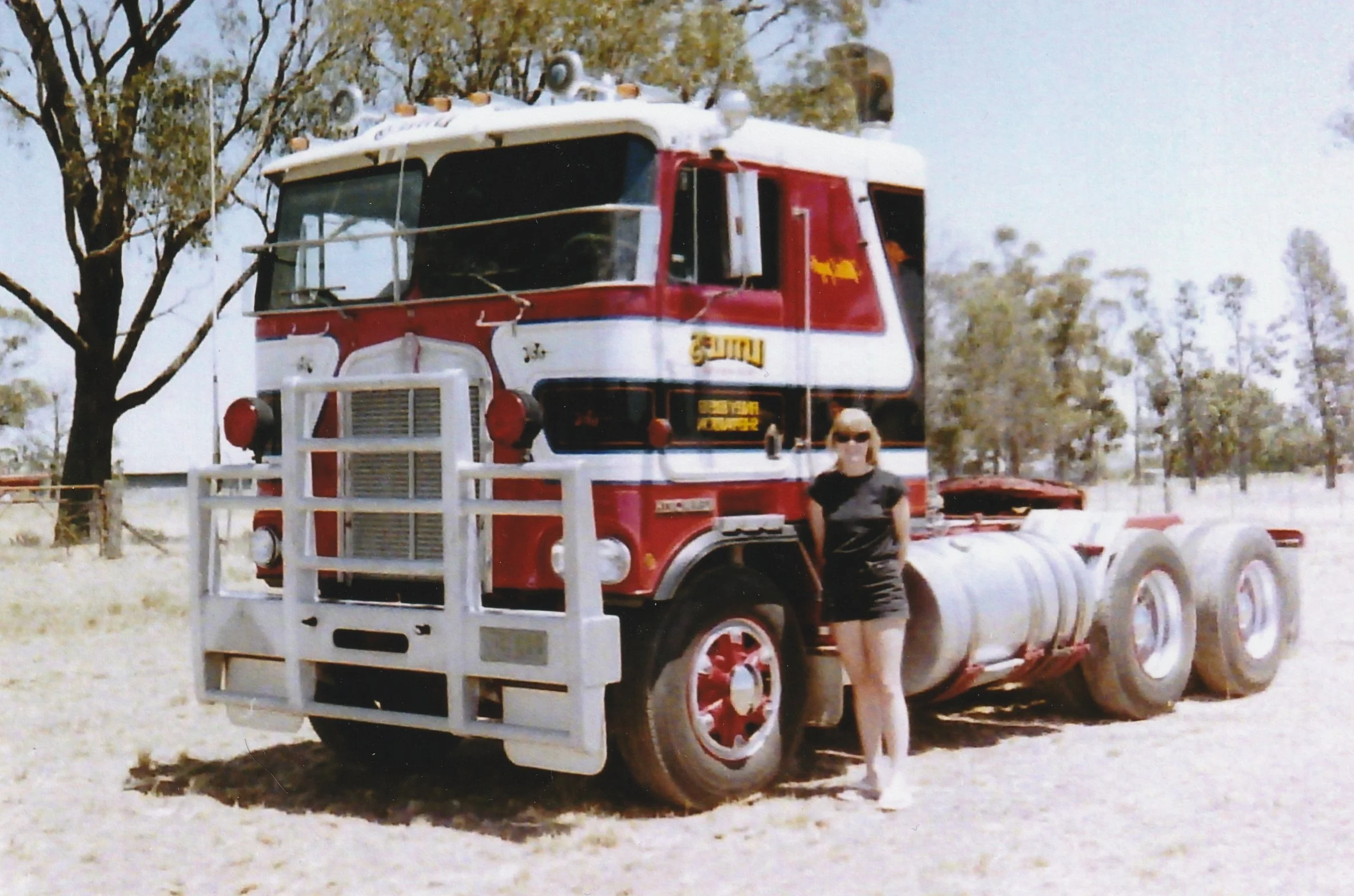 LITTLE G _Red black and white Kenworth trade colours for Steve Little sand and gravel supplies.jpg
