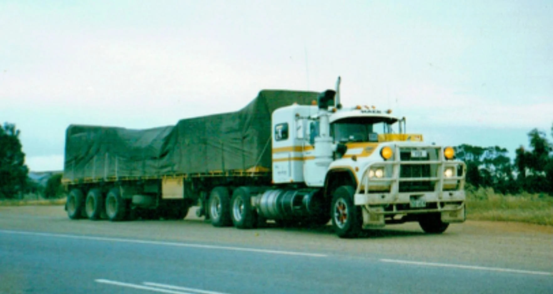 Chris Kelly`s R model 350 Mack.jpg