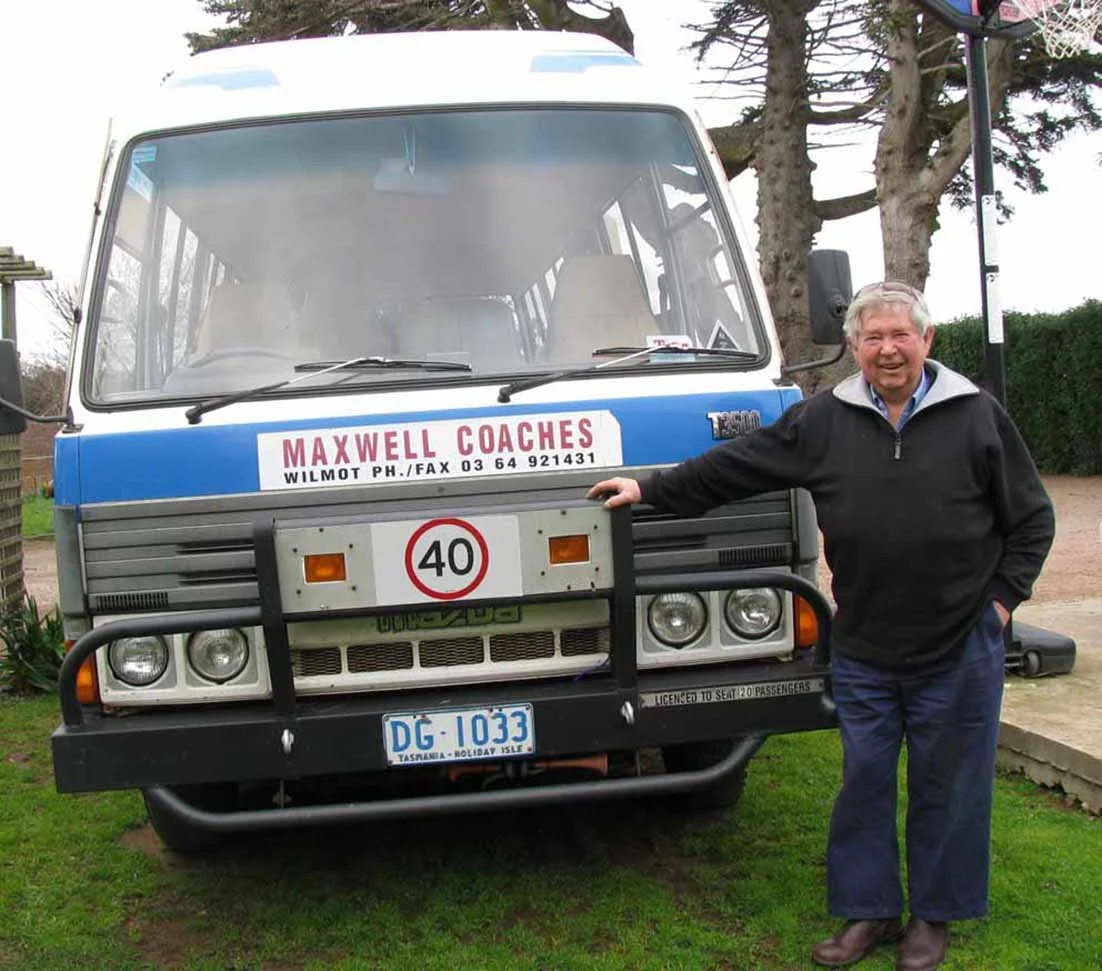 15MAXWELLdenniscoach.jpg