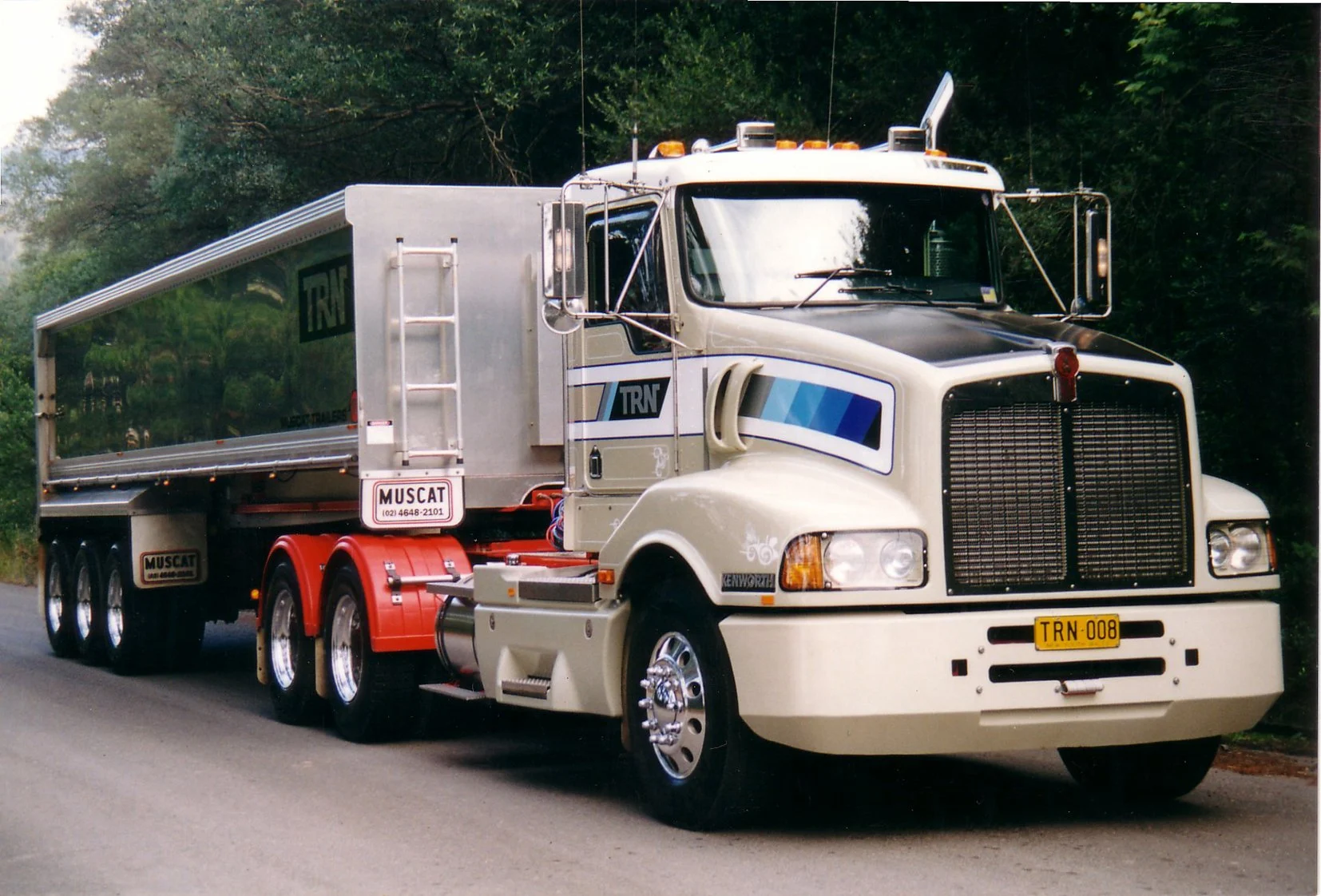 Davids 2002 Kenworth T404.jpg