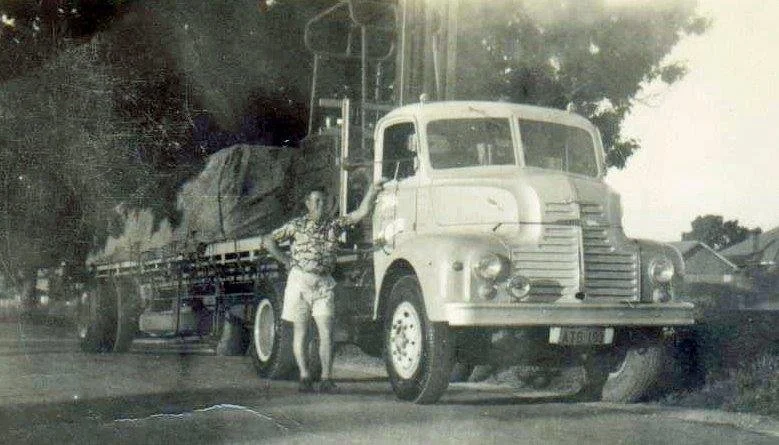 6 Roy with Roadair Comet loaded for Sydney 1950s.jpg