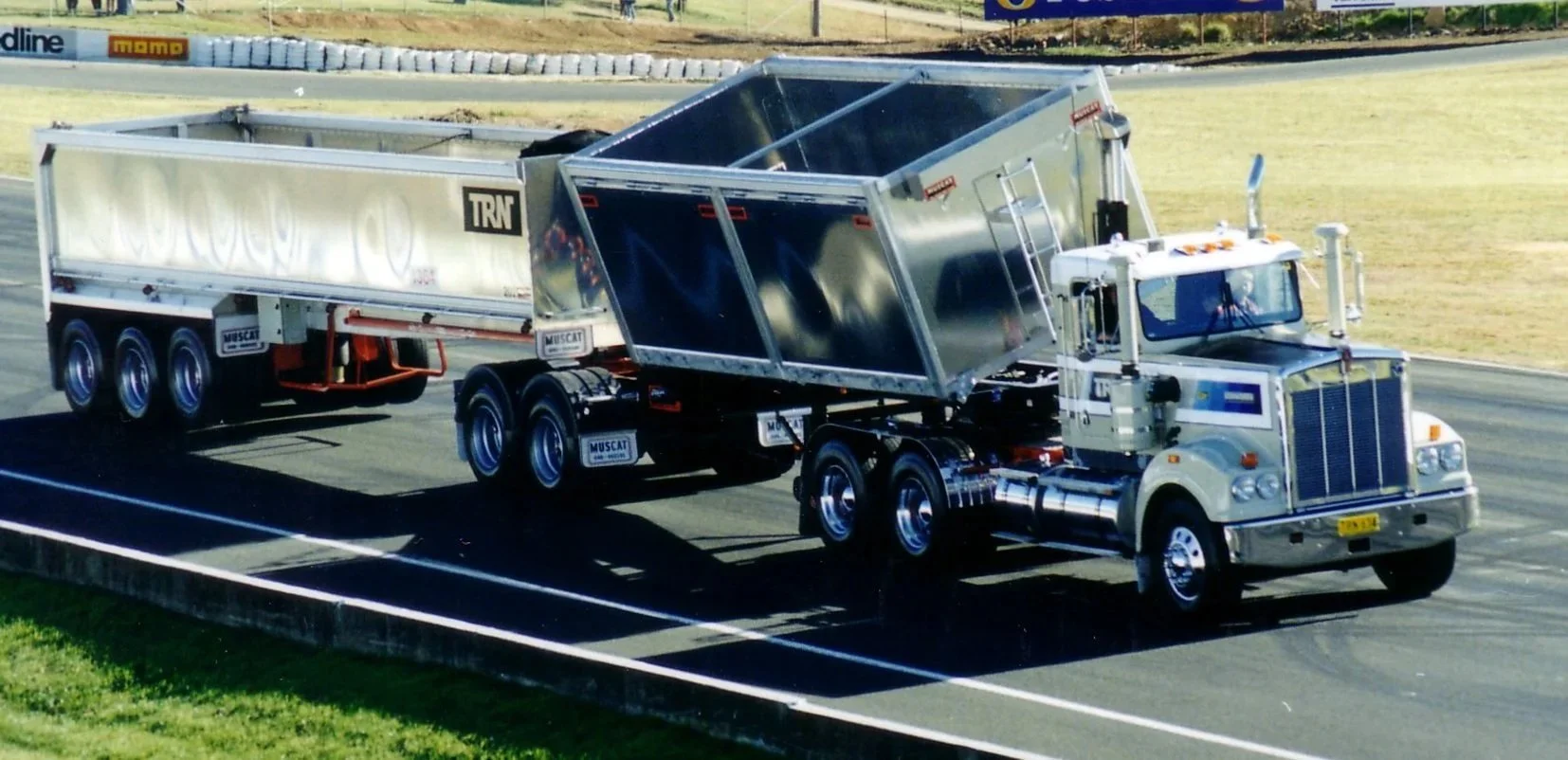 Winner+of+Best+Presented+Working+Unit+at+the+95+Trans+Tasman+Super+Truck+Event+at+Oran+Park.jpg