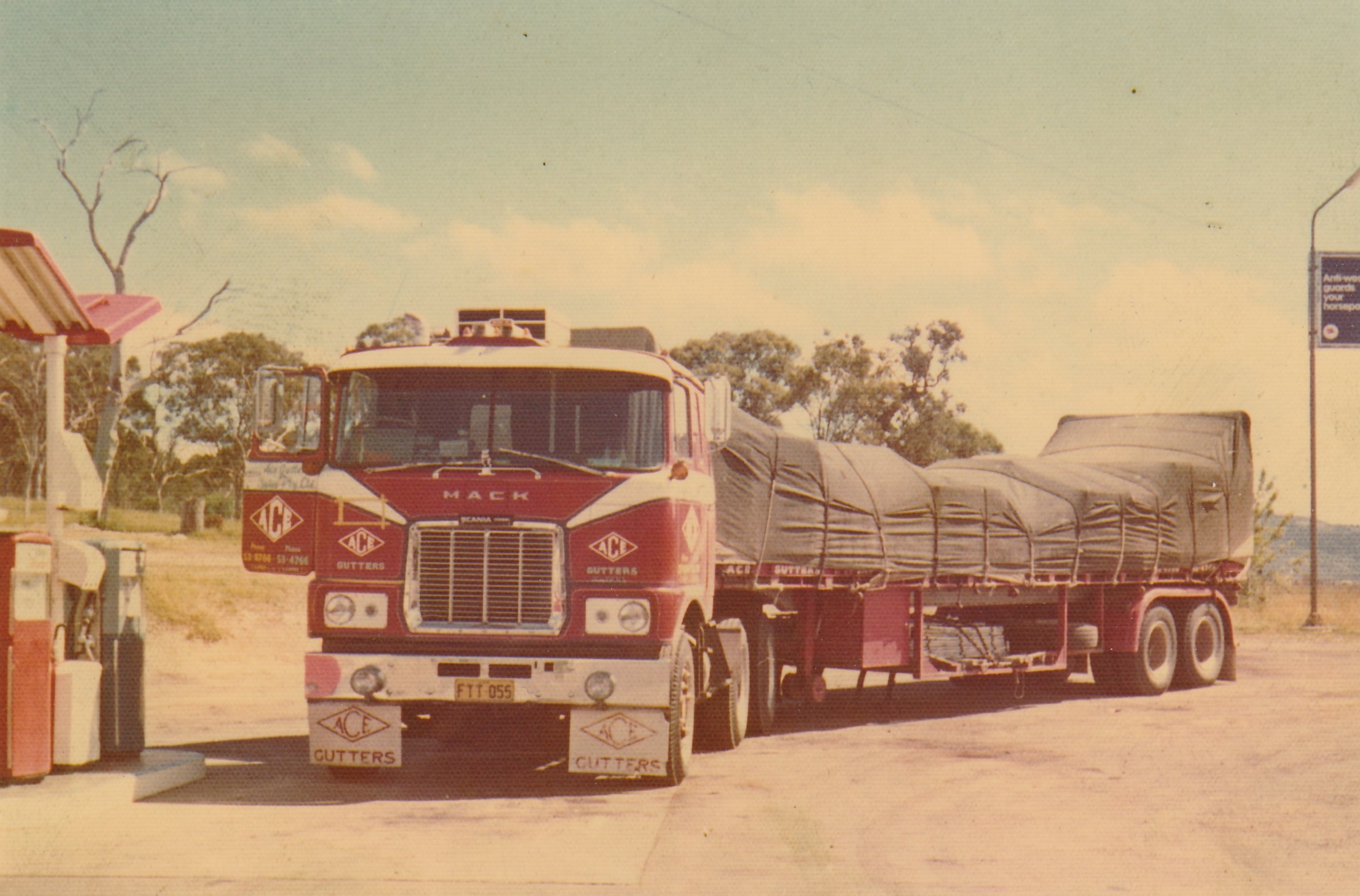 17 POPE A_1967 Wallengarra 1967 Mack F100 260c motor with quad box.jpg