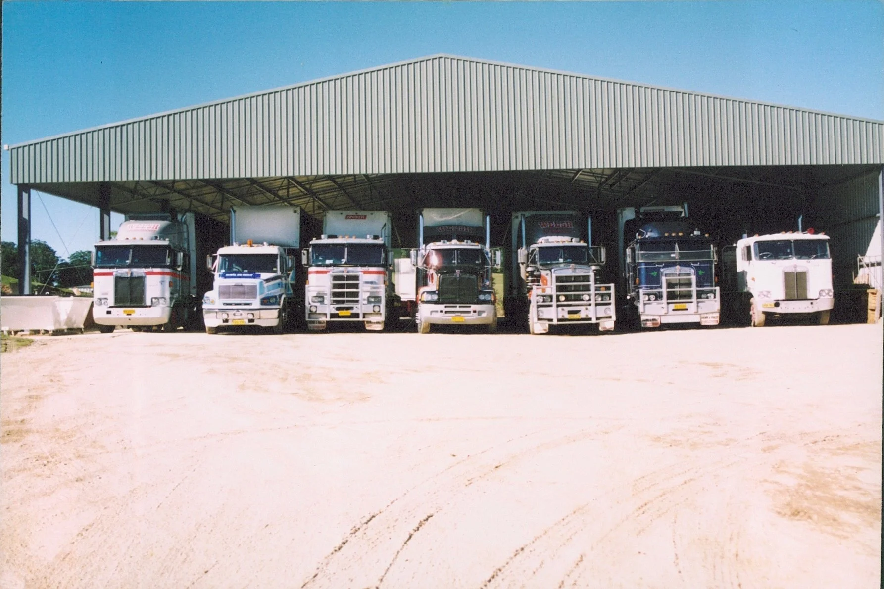 Ian Rose - Midcoast Freight - Macksville - 2002.JPG