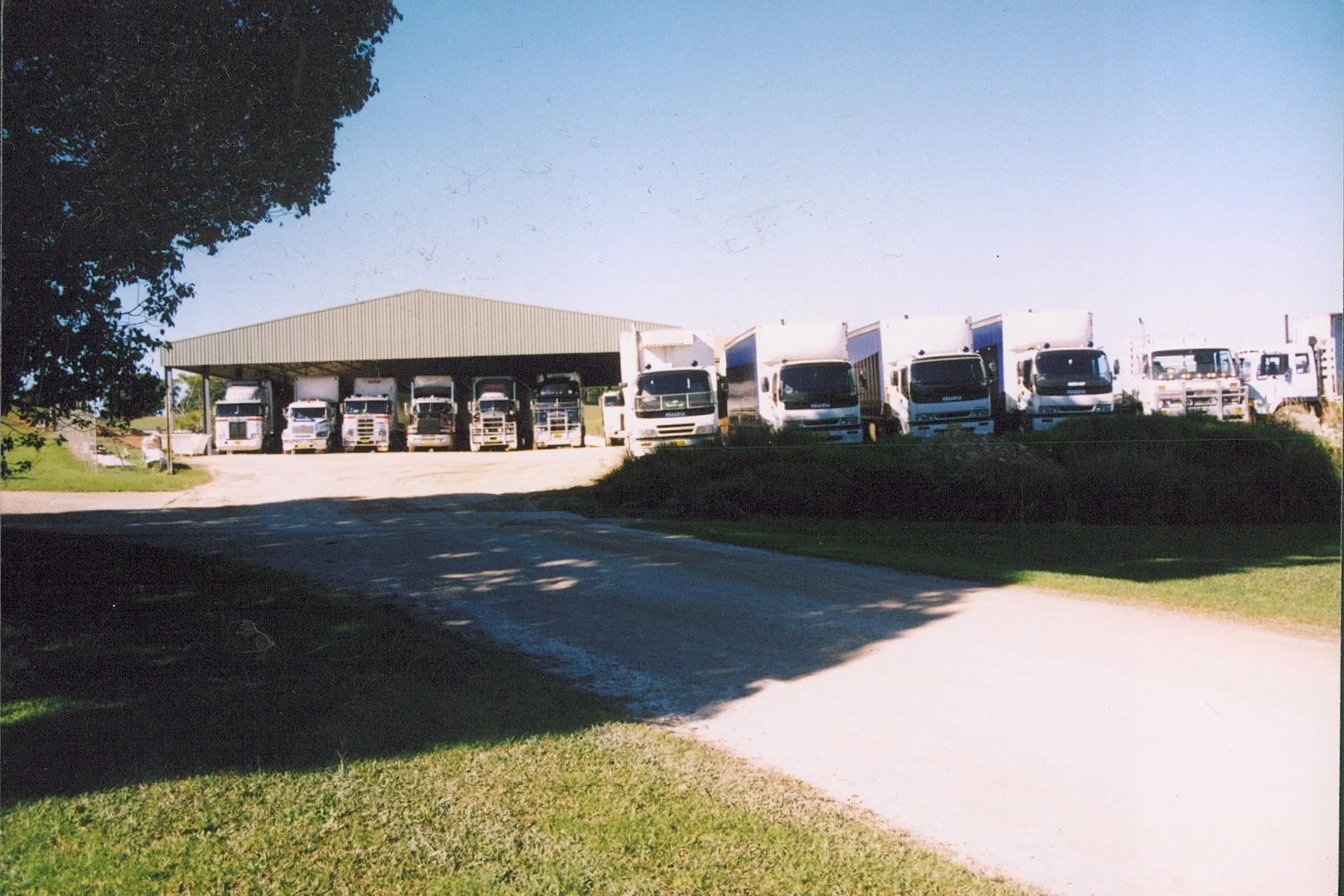 Ian Rose - Midcoast Freight 2 - Macksville - 2002.JPG