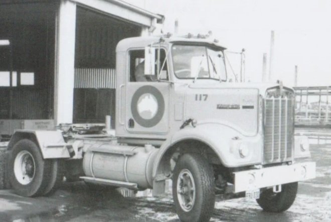 SMITHBarrySingledriveS2Kenworthpoweredby555CumminsandAllisonautomaticaticatCamelliadepot1975.jpg