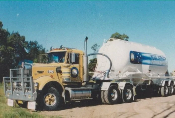 SMITHBarryNew1985WmodelKenworth892TTADetroitDiesel400HPRepaintedtankeronsiteatPrestonsDepot.jpg