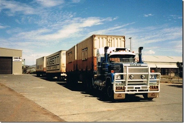 First triple road train Alice Springs to Darwin 1985.jpg