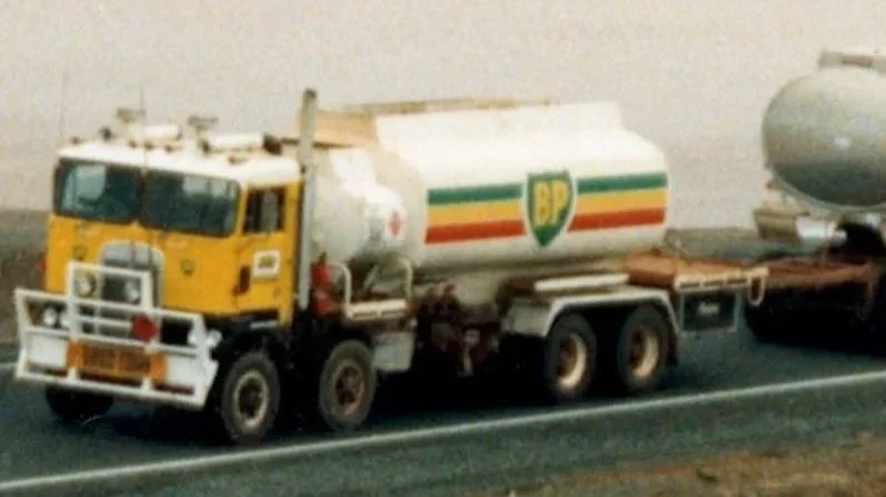 15CONNELLgarrykenworth2.jpg