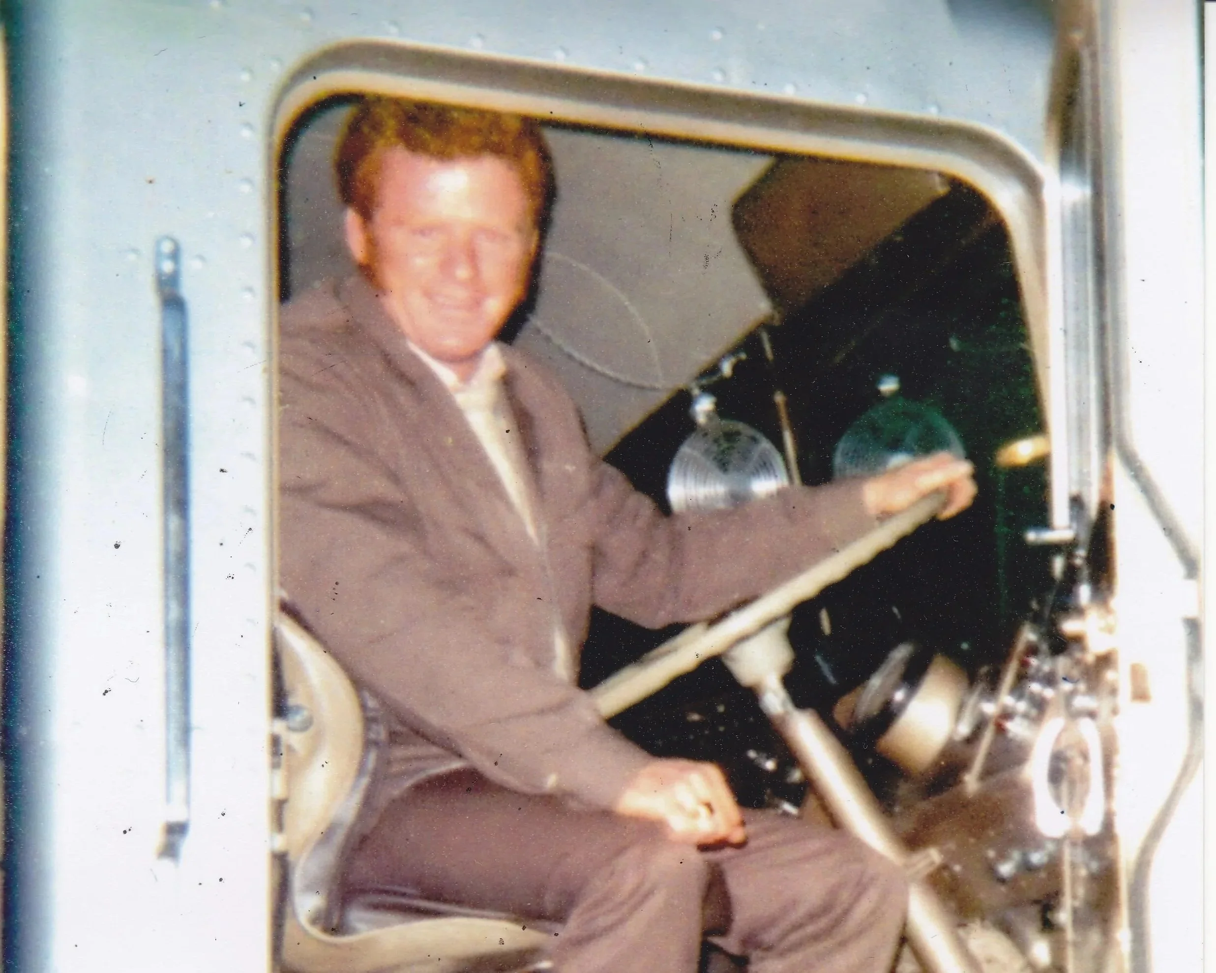Johnstone%252C%2BGraeme-%2Bsitting%2Bin%2BKenworth%2B1200dpi.jpg