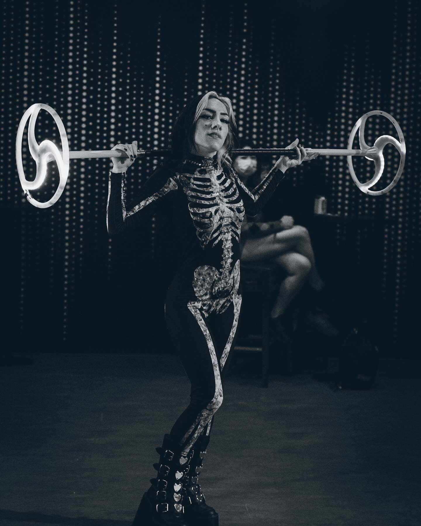 The Circus of Broken Hearts isn&rsquo;t just a cabaret show. It is a full evening of scintillating entertainment, including go-go and roving performances. 

Pictured here are some moments of roving and go-go performances from the Haunted Carnival eve