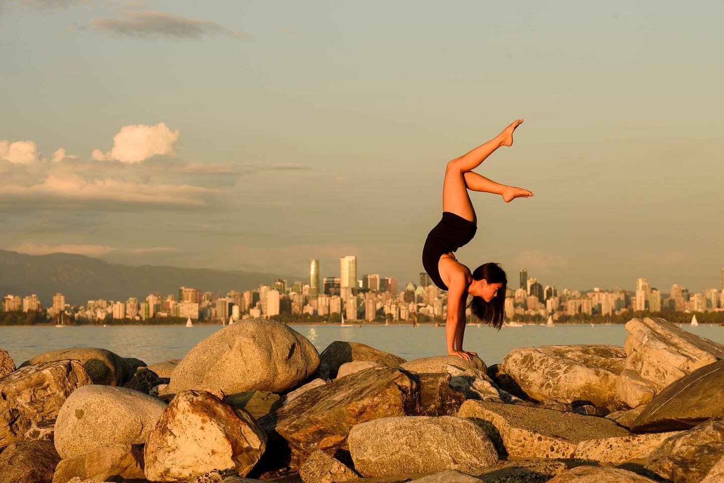Introducing the incredible artists that will be astounding our audience in the Circus of Broken Hearts! 

Kasha Konaka is a Japanese Canadian circus artist born and based in Vancouver, BC. She specializes in contortion, balancing on her hands and ben