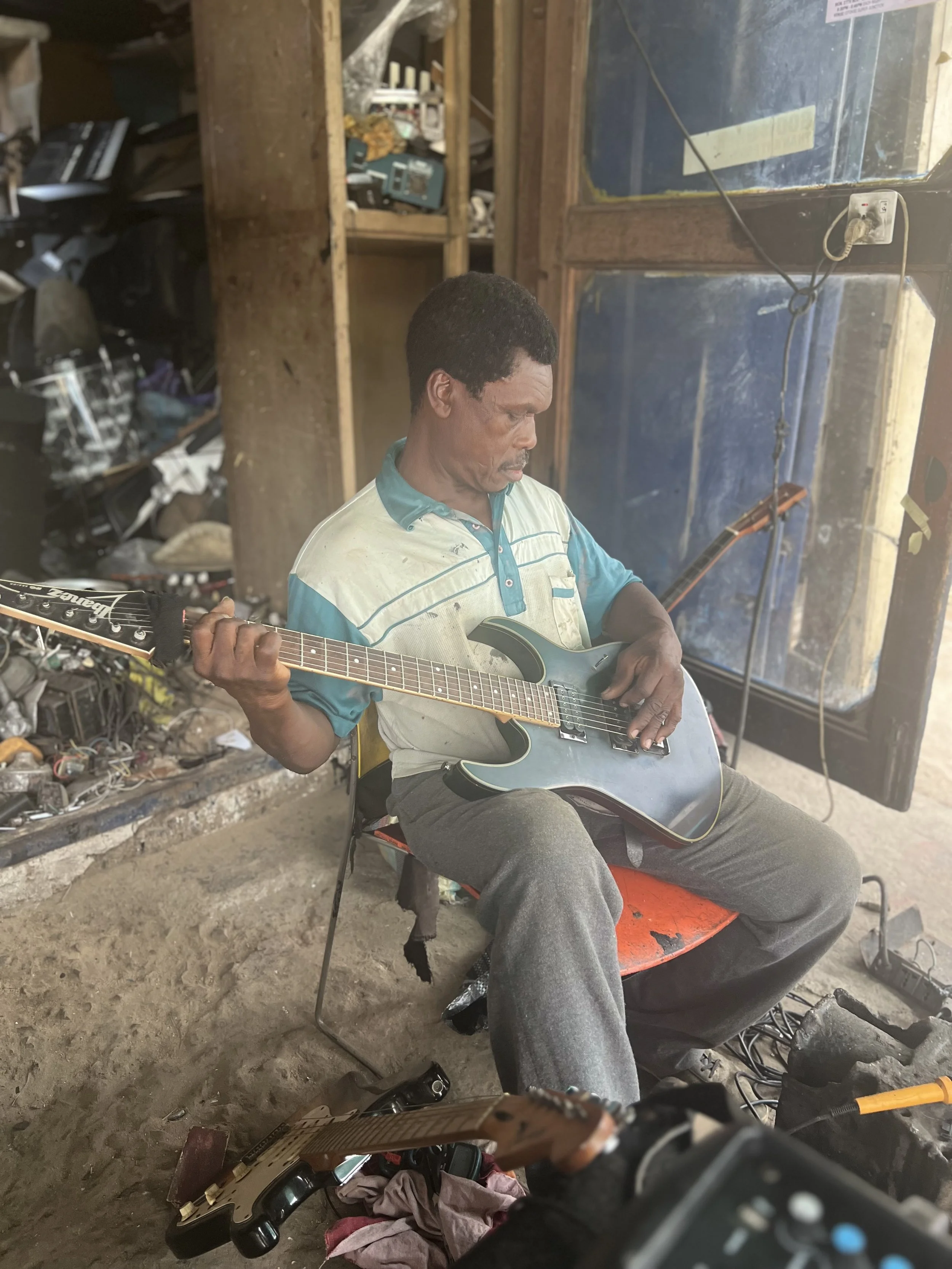 Awuku, the Guitar maker!!