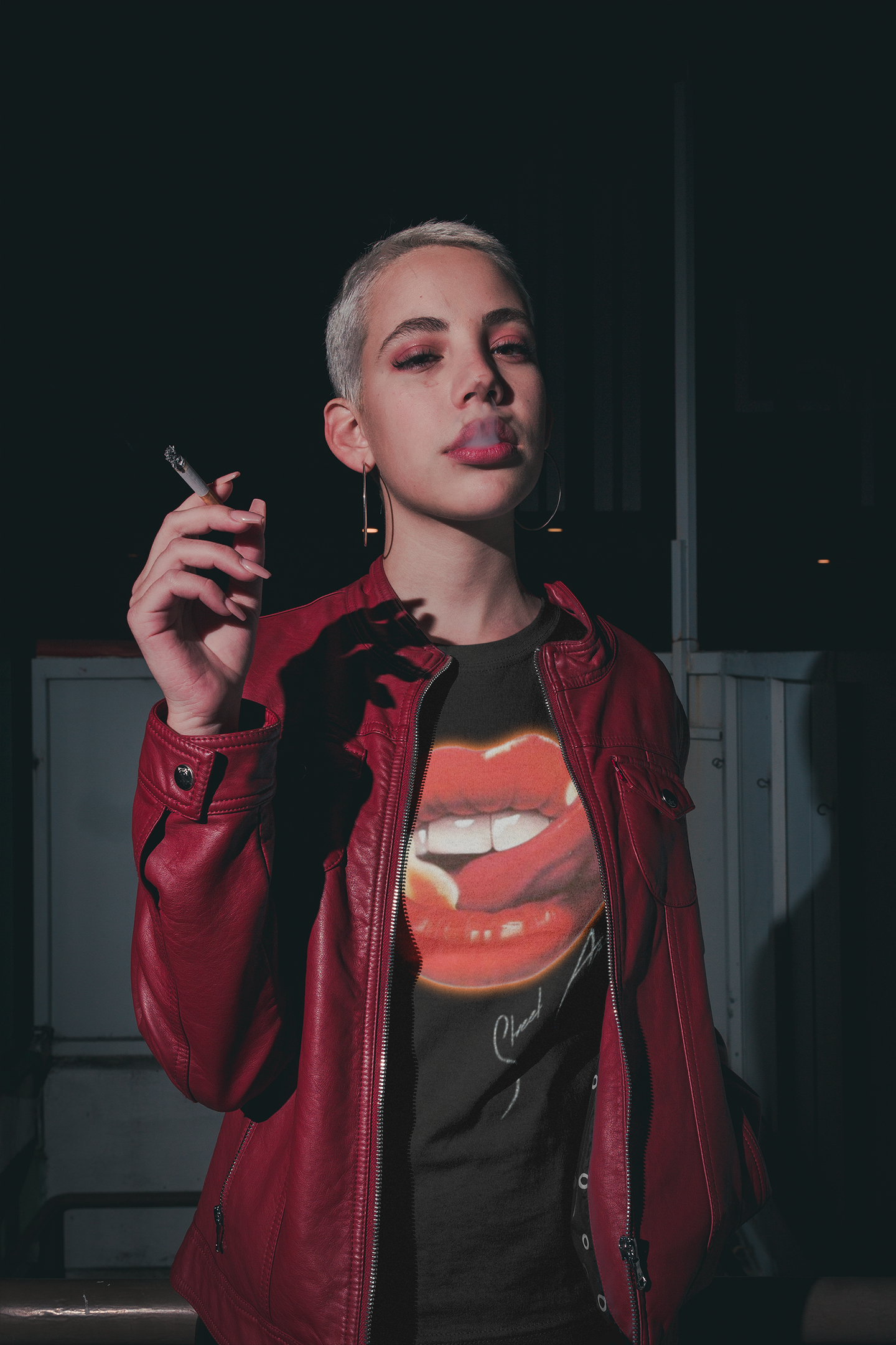night-shot-of-a-short-haired-girl-wearing-a-t-shirt-mockup-while-smoking-a18900.png