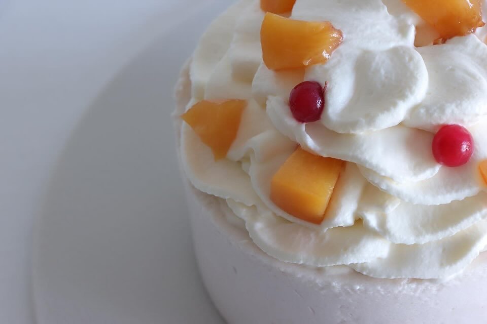 So, it&rsquo;s Mother&rsquo;s Day!💕

Get ready to dive into a world of peachy perfection with our newest creation Peachy! 🍑

Featuring our signature soft and fluffy chiffon cake layered with fresh peaches, silky vanilla mousse, and airy white peach
