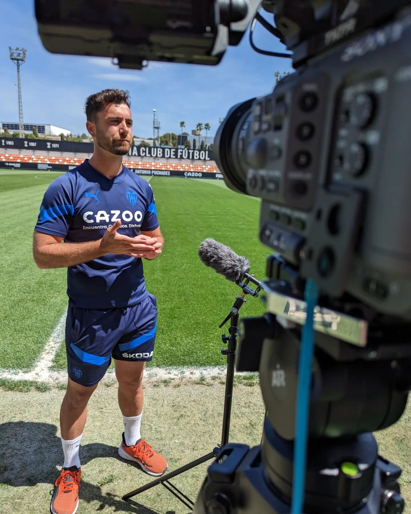 Filming in beautiful Valencia this week with @abfpictures ⚽🔥

📸 @abf_matt