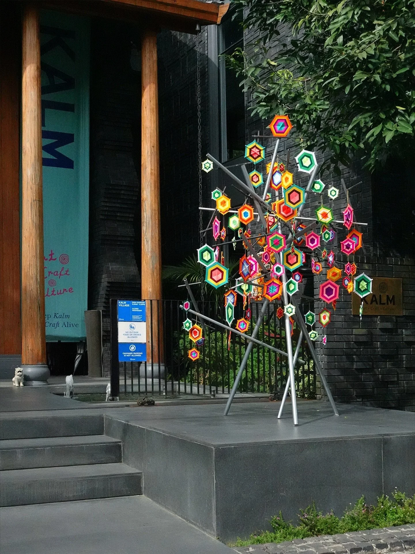 The &ldquo;spider web tung&rdquo; is a traditional Isaan craft that symbolizes local beliefs in protection and good fortune. It is believed to ward off unseen negative forces and is often made as an offering during important temple ceremonies. Beyond