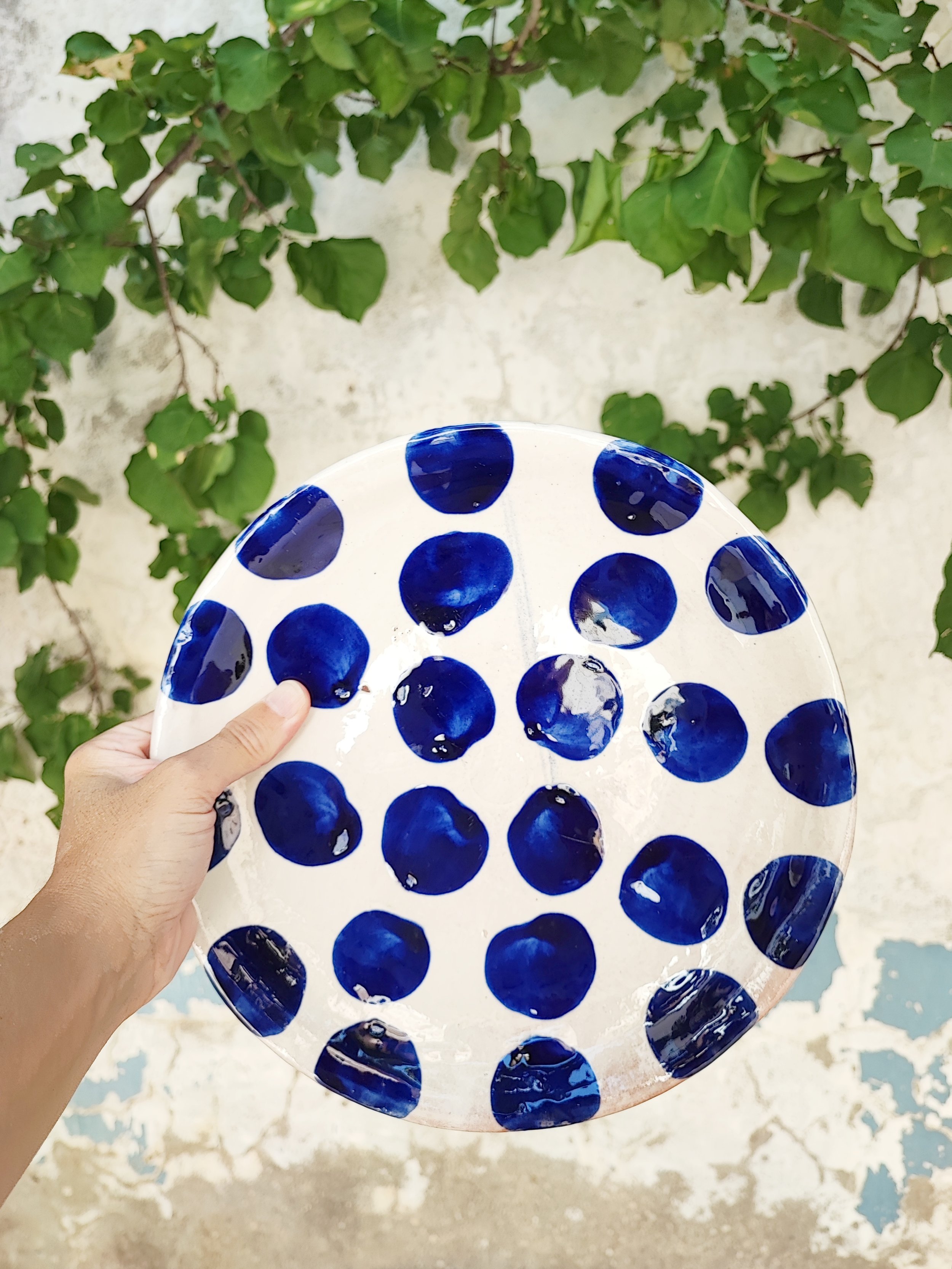 CALIZA_PLATO_LLANO_GRANDE_NIJAR_HECHOAMANO_LUNARES_AZUL.jpg