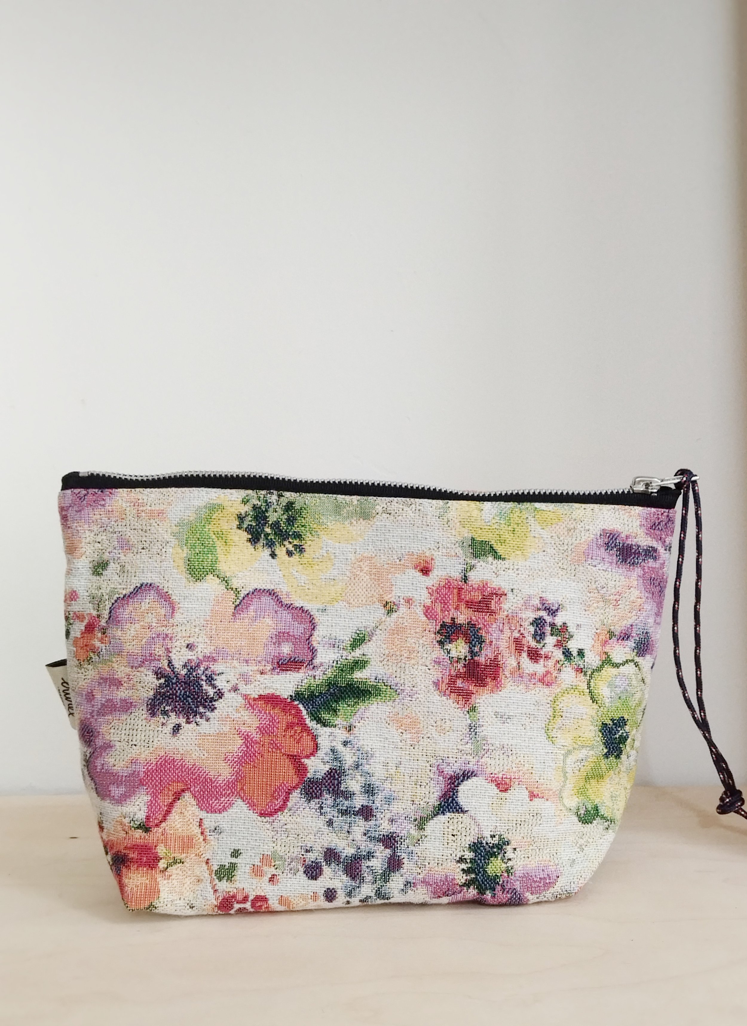 CALIZA_NECESER_ETUREL_HANDMADE_FLORES_ACUARELA.jpg