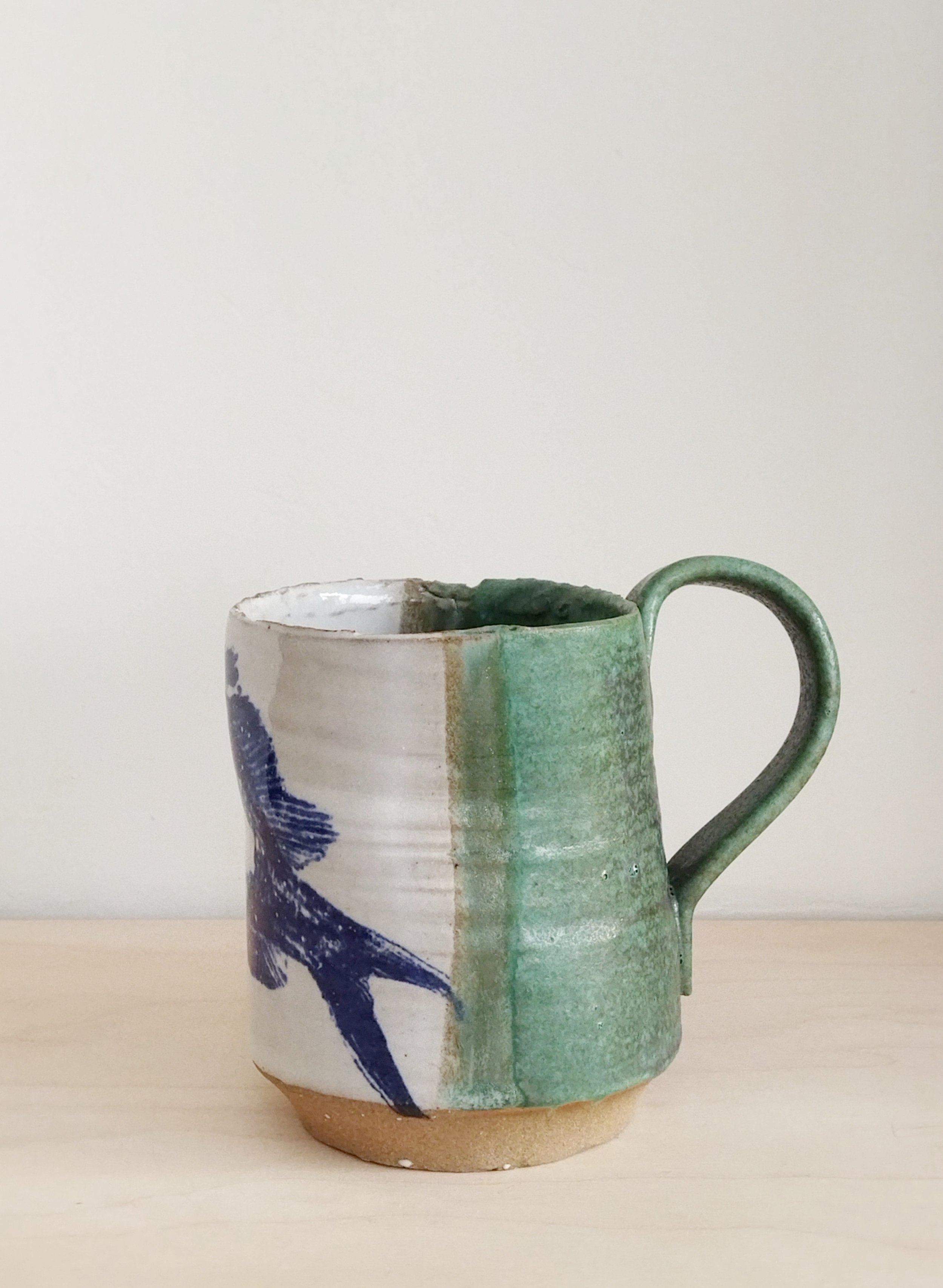 CALIZA_TAZA_CERAMICA_ALMERIA_SERIGRAFIA_PEZ_VERDE..jpg