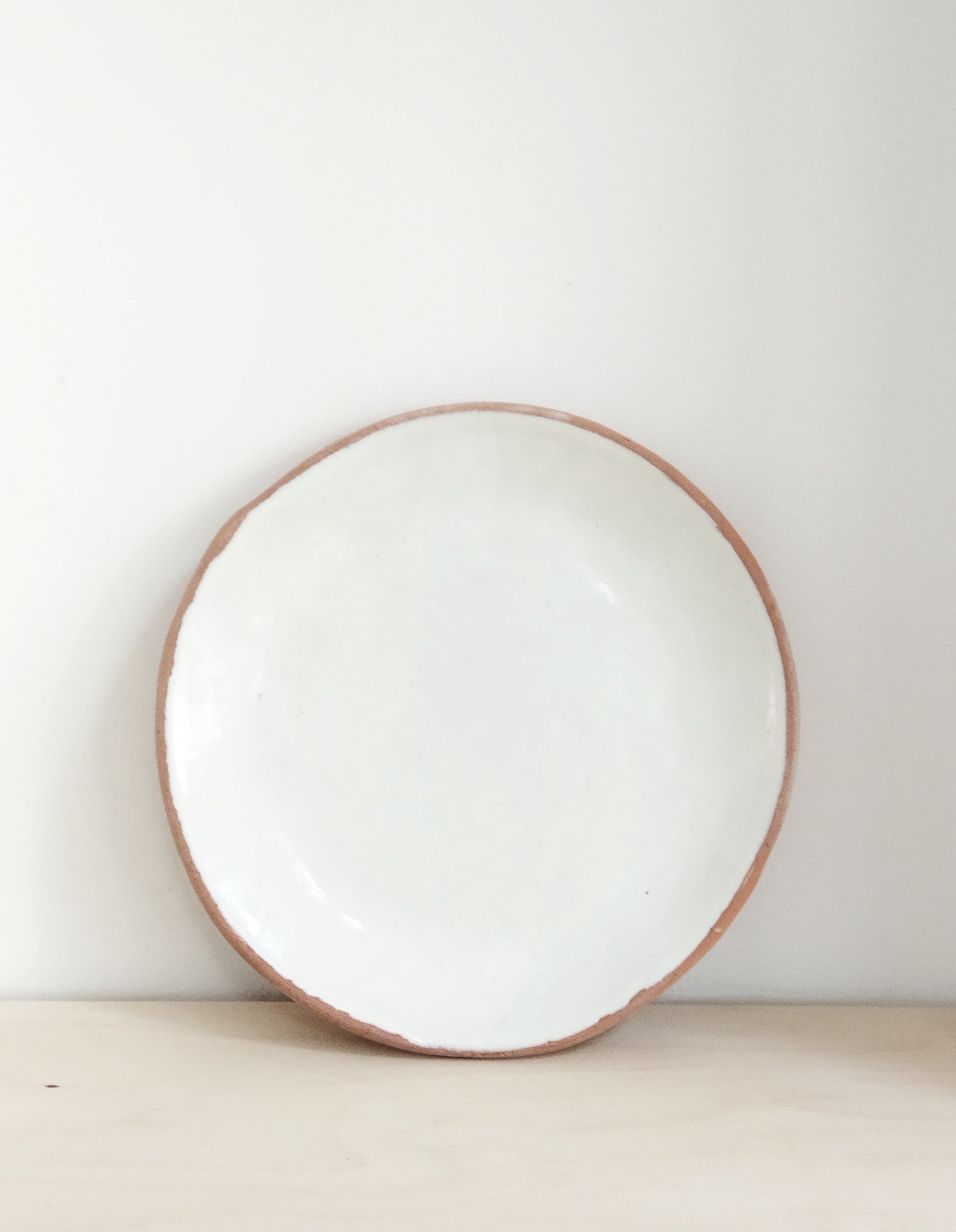 CALIZA_PLATO_LLANO_BARRO_ESMALTADO_CRUDO_HANDMADE_LACAVA_.jpg