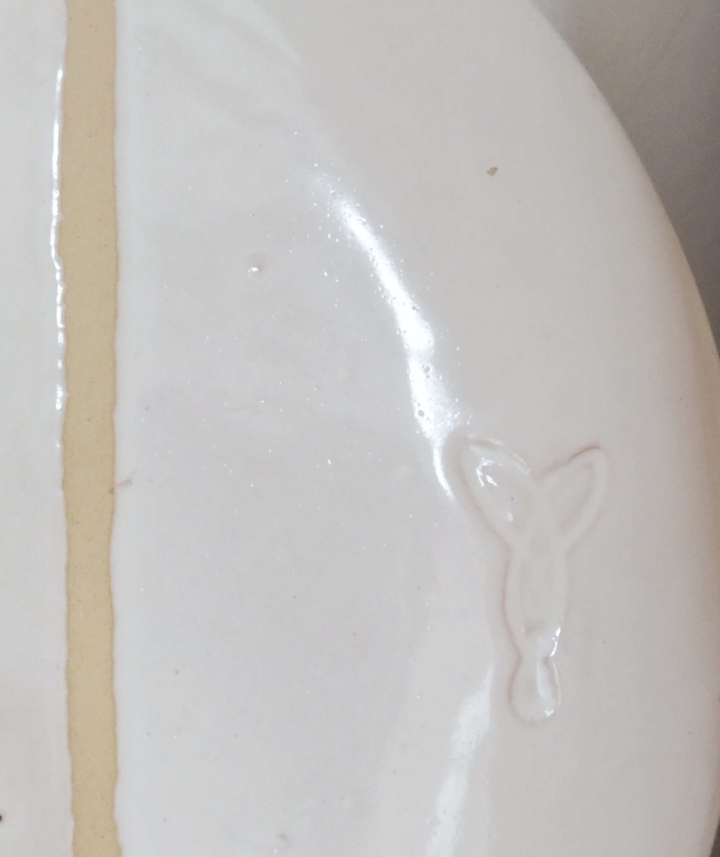CALIZA_PLATO_LLANO_BARRO_ESMALTADO_HANDMADE_LACAVA_DETALLE.jpg